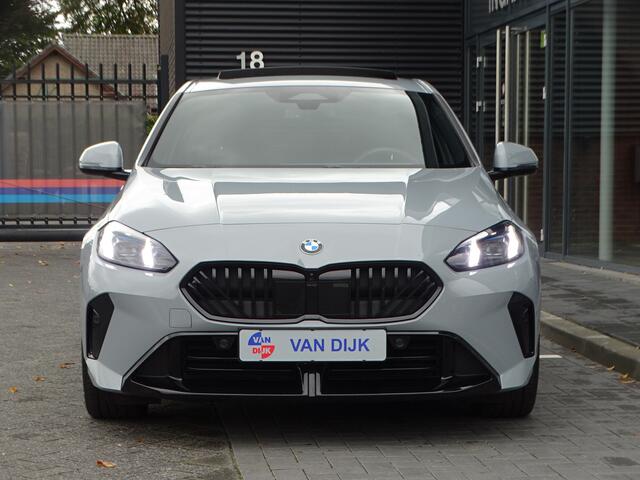 BMW 1-SERIE 120 M Sportpakket Pro. Afn.Trekhaak Pano.Dak Drive ass. Parkeer Hulp Premium Pack Ada.Led 18" LM Velgen