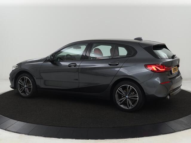 BMW 1-SERIE 116d High Executive | Sport Line | Leder | Stoelverwarming | Carplay | Sportstoelen | Navigatie | Parkeerhulp | Live Cockpit | Climate control | Full LED | Cruise control