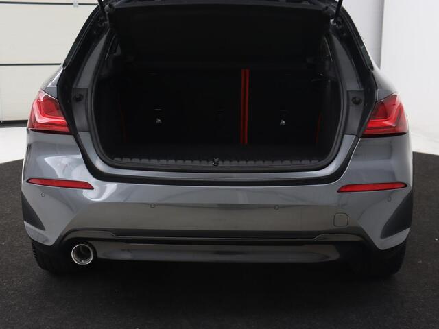 BMW 1-SERIE 116d High Executive | Sport Line | Leder | Stoelverwarming | Carplay | Sportstoelen | Navigatie | Parkeerhulp | Live Cockpit | Climate control | Full LED | Cruise control