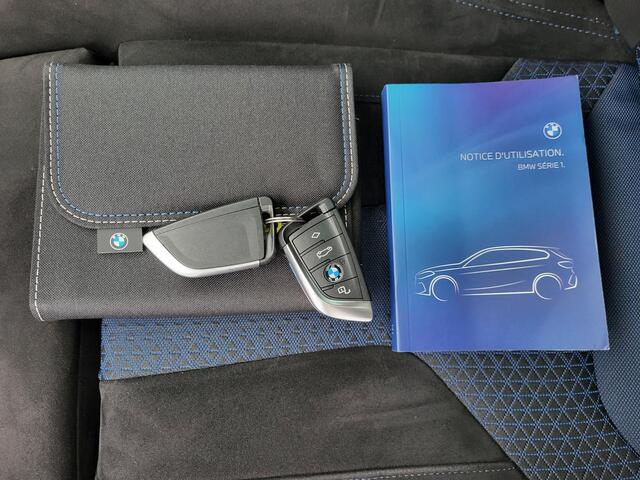 BMW 1-SERIE 118i Automaat / Dealer onderhouden / M-Sport / 19" velgen / Navigatie / Panoramadak / Harman Kardon audio / DAB / Sportstoelen / Achteruitrijcamera / Headup display / Digital Cockpit /