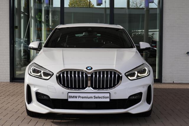 BMW 1-SERIE 118i Executive Edition | M Sportpakket | Parking Pack | Apple Carplay