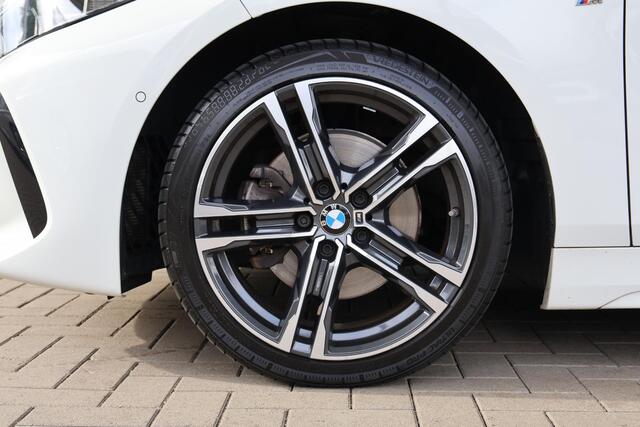 BMW 1-SERIE 118i Executive Edition | M Sportpakket | Parking Pack | Apple Carplay