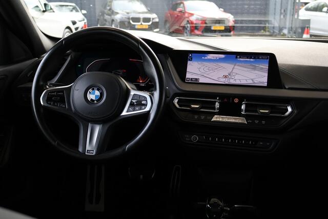 BMW 1-SERIE 118i Executive Edition | M Sportpakket | Parking Pack | Apple Carplay