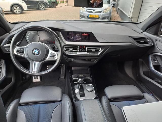 BMW 1-SERIE 118i High Executive, M-sport, LED, Navigatie, Cruise Control, Stoelverwarming,