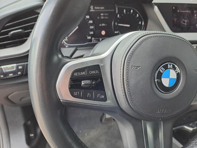 BMW 1-SERIE 118i High Executive, M-sport, LED, Navigatie, Cruise Control, Stoelverwarming,