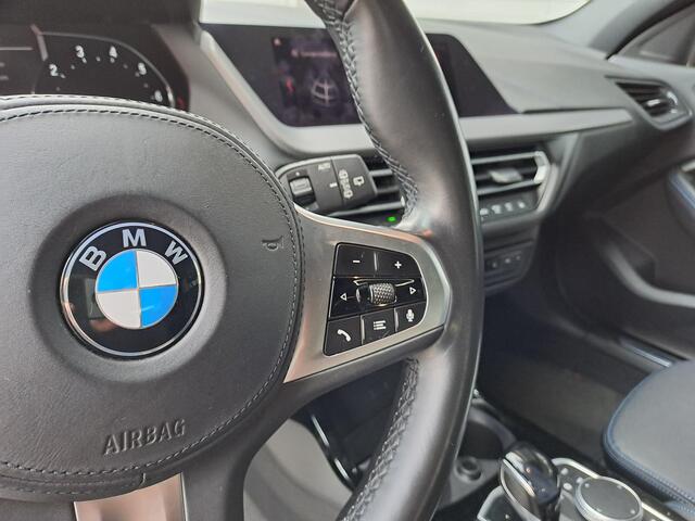 BMW 1-SERIE 118i High Executive, M-sport, LED, Navigatie, Cruise Control, Stoelverwarming,