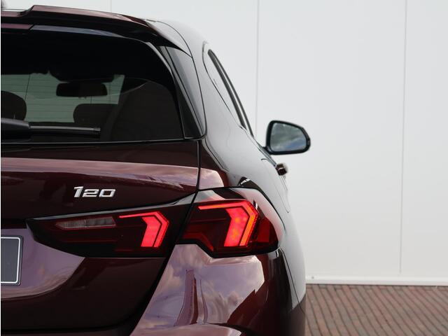 BMW 1-SERIE 120 M Sportpakket Pro/ Innovation Pack/ Stuurwielrand verwarmd/ Comfort Access/ Panoramadak/ Sportstoelen/ Harman-Kardon/ Driving Assistant Plus