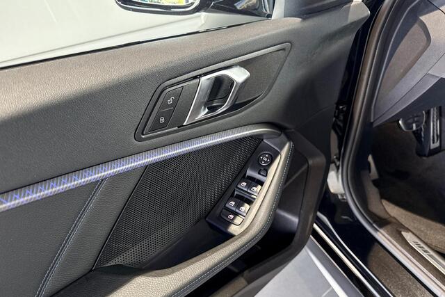 BMW 1-SERIE 118i | M Sport Pro | Stoelverwarming | Trekhaak |