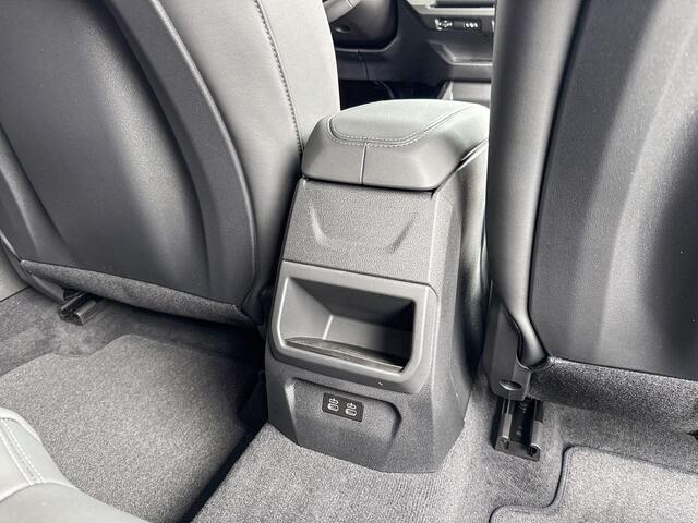 BMW 1-SERIE 120 M Sport Design / Premium Pack / Comfort Access / Achteruitrijcamera / Extra getint glas / Elektrisch verwarmde voorstoelen