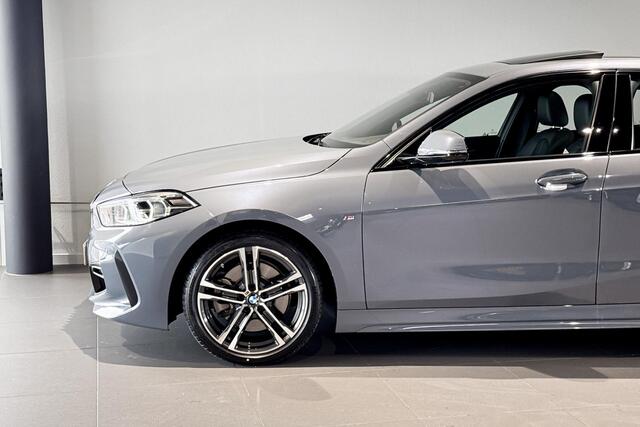 BMW 1-SERIE 120i | M Sport | Glazen Panoramadak | Stoelverwarming |