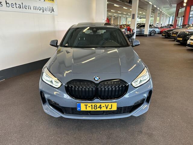 BMW 1-SERIE 118i M Sport | Panoramadak | Dealer onderhouden | Nederlands geleverd | Achteruitrijcamera | Digital dashboard | Cruise control | Climate control | Elek. inklapbare spiegels | Adaptief onderstel