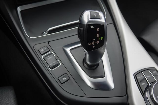 BMW 1-SERIE 118i 136Pk Aut. | High Executive | LED | PDC | Leder | 18''