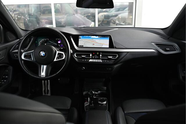 BMW 1-SERIE 118i Executive M Sport Automaat / Adaptieve LED / M Sportonderstel / Live Cockpit Professional / Cruise Control