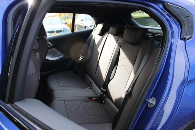 BMW 1-SERIE 120 M Sport Automaat / Sportstoelen / Achteruitrijcamera / M Adaptief onderstel / Stoelverwarming