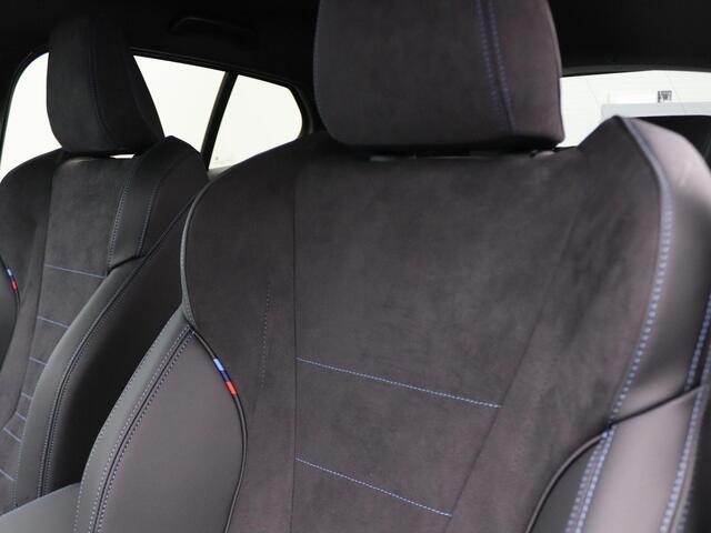 BMW 1-SERIE 120 M Sportpakket | Premium Pack | Stuurwielrand Verwarmd | Comfort Access | Driving Assistant | 18''