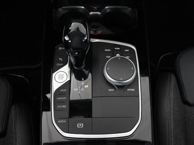BMW 1-SERIE 118i Executive | Sport Line | Carplay | Sportstoelen | Full LED | Live Cockpit | Navigatie | Climate control | Parkeerhulp | Cruise control