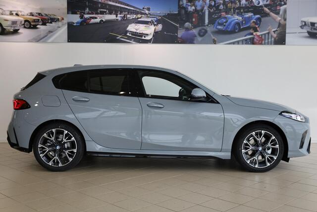 BMW 1-SERIE 120 | M Sportpakket | Premium Pack | Achteruitrijcamera | Adaptieve LED | Voorstoelen verwarmd