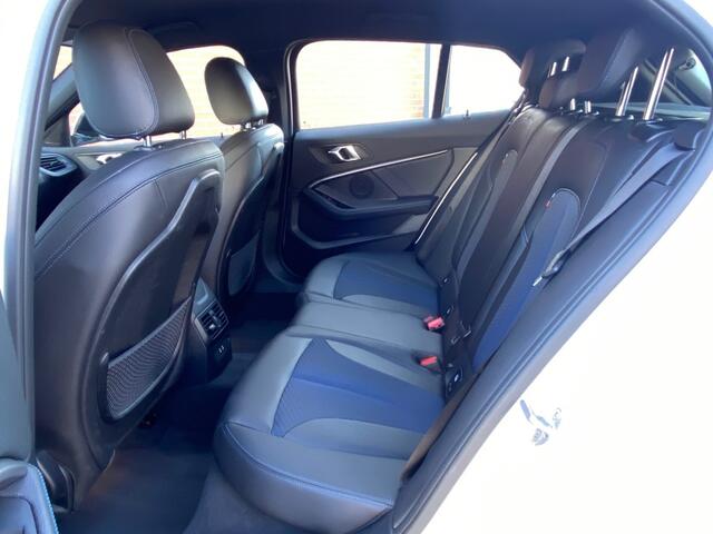 BMW 1-SERIE 118I EXECUTIVE EDITION M-SPORTPAKKET NAVI CRUISE CARPLAY CAMERA HALF LEDER