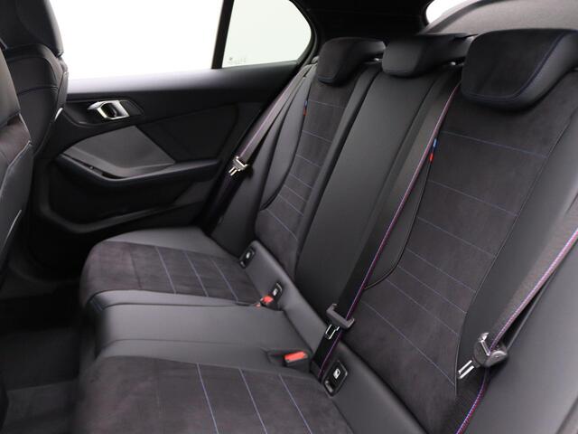 BMW 1-SERIE 120 M Sportpakket Pro | Premium Pack | Comfort Access | Driving Assistant | Parking Assistant | Harman Kardon | 19''
