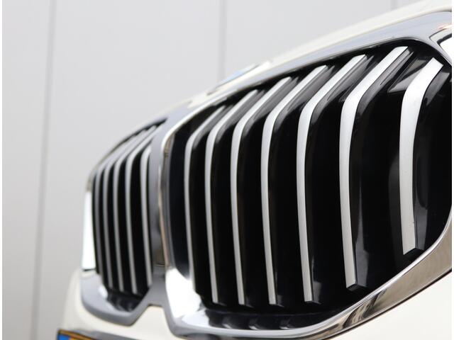 BMW 1-SERIE 120d xDrive High Executive | Panoramadak | Head-up | LED