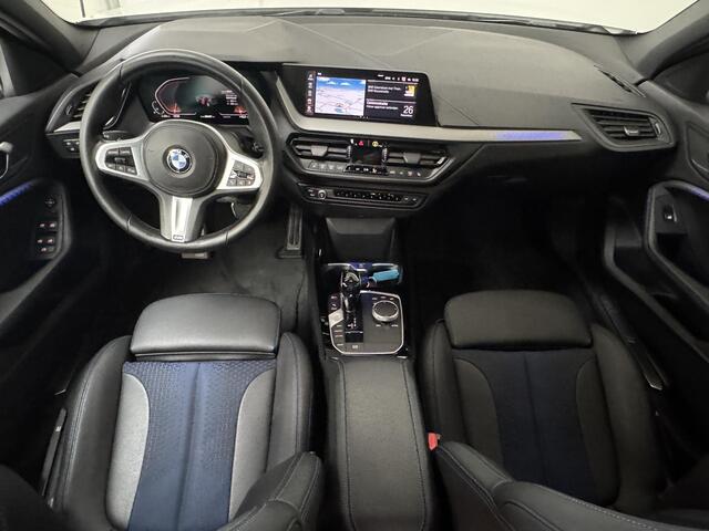 BMW 1-SERIE 118i High Executive | Stoelverwarming | Navi | PDC | Clima |
