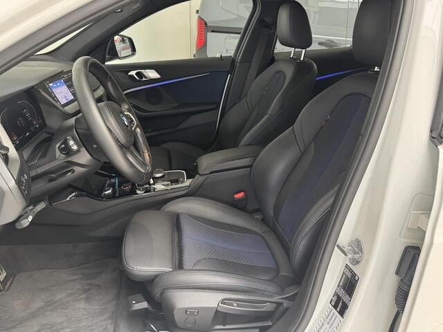 BMW 1-SERIE 118i High Executive | Stoelverwarming | Navi | PDC | Clima |