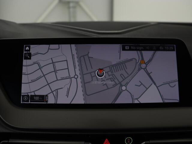 BMW 1-SERIE 120i Business Edition Plus | Leder | Sportstoelen | Carplay | Stoelverwarming | Live Cockpit | Parkeerhulp | Climate control | Bluetooth | Cruise control