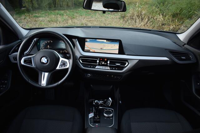 BMW 1-SERIE 118IA 140PK AUT. EXECUTIVE EDITION HEAD-UP/NAVI/CAMERA