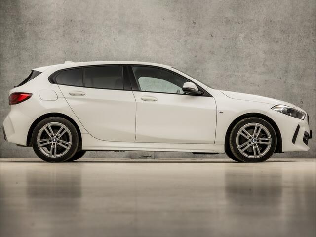 BMW 1-SERIE 118i M Sport High Executive Automaat (APPLE CARPLAY, M PAKKET, GROOT NAVI, LEDER, STOELVERWARMING, SPORTSTOELEN, LANE ASSIST, CRUISE, DAB+, NIEUWSTAAT)