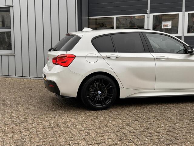 BMW 1-SERIE 118i High Executive | M pakket | Leder | Pano | Navi |