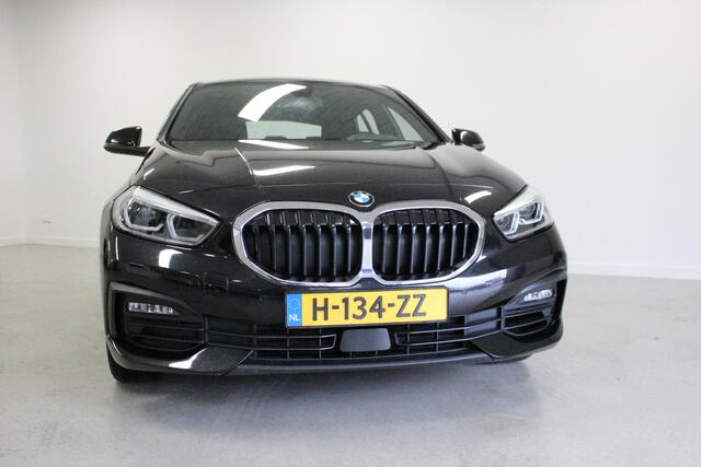 BMW 1-SERIE 118i Executive Edition | 17'LMV | LED | DAB-RADIO | CLIMA | PDC-V/A | NAVIGATIE | CARPLAY | KEYLESS |