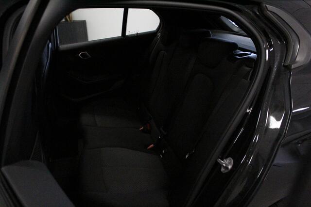 BMW 1-SERIE 118i Executive Edition | 17'LMV | LED | DAB-RADIO | CLIMA | PDC-V/A | NAVIGATIE | CARPLAY | KEYLESS |