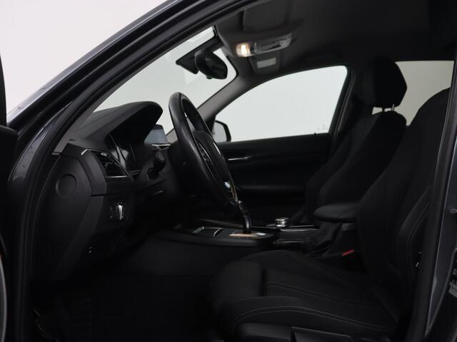 BMW 1-SERIE 118i Sport Line | Adaptive cruise | Sportstoelen | Camera | Navigatie | Full LED | Park Assist | Climate control | Bluetooth