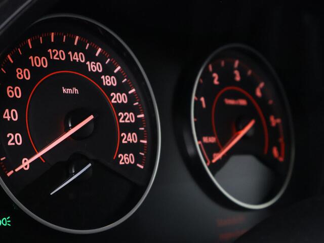 BMW 1-SERIE 118d High Executive Automaat | Navigatie | Leder | Stoelverwarming |