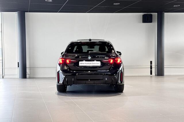 BMW 1-SERIE 120 M Sport Design Edition | Glazen Panoramadak | Harman Kardon | Stoelverwarming | Achteruitrijcamera |