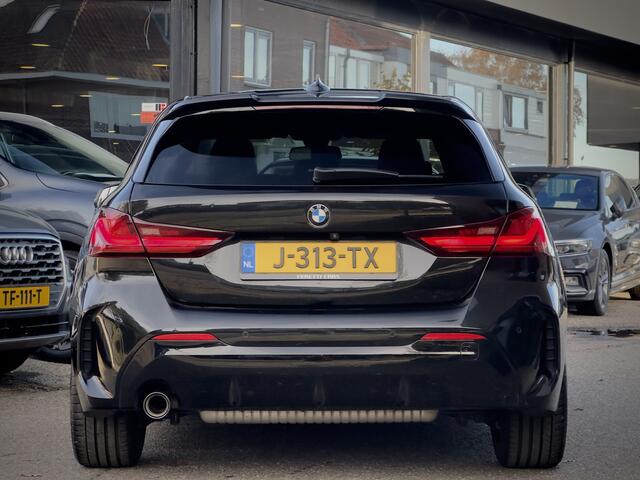 BMW 1-SERIE 118i AUT7 M-SPORT EXECUTIVE EDITION LEDER NAVI CAMERA DIGI-DASH APPLE-CARPLAY LED LMV PDC