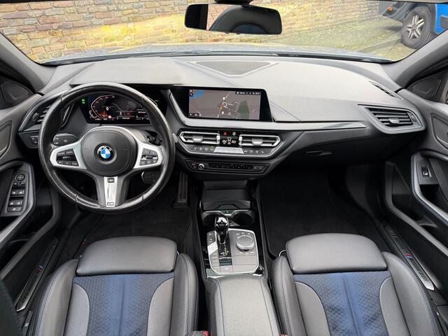 BMW 1-SERIE 118I M-Sport Automaat Panodak Stuurverwarming Navi LED