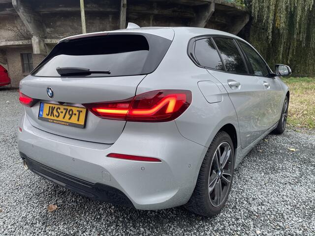 BMW 1-SERIE 118IA 140PK AUT. BUSINESS SPORT-LINE NAVI/LED/CAMERA/CARPLAY