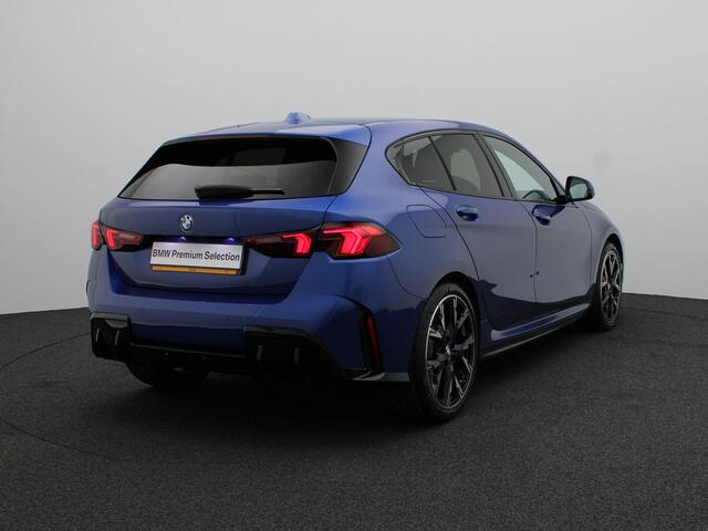 BMW 1-SERIE 120 M Sportpakket Pro | Premium Pack | Stuurwielrand Verwarmd | Achteruitrijcamera | Driving Assistant | 18''