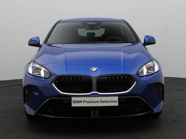 BMW 1-SERIE 120 M Sportpakket Pro | Premium Pack | Stuurwielrand Verwarmd | Achteruitrijcamera | Driving Assistant | 18''