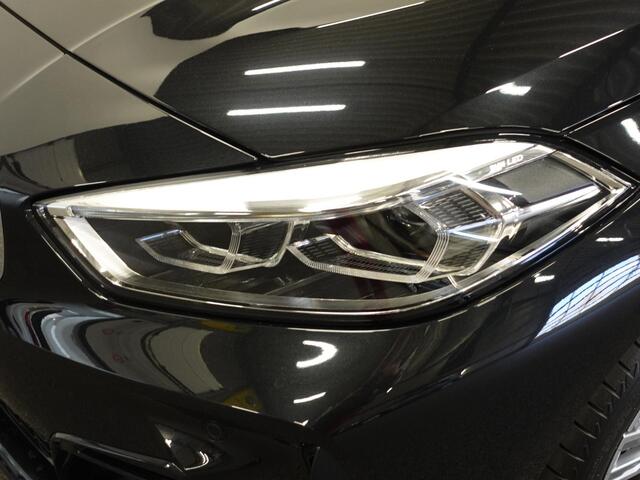 BMW 1-SERIE 118i M-Sport Automaat | Digitale Cockpit | Climate control | Stoel verwarming | LED | Sfeer verlichting | Adaptive cruise control | Lichtmetalen velgen | Navigatie | Apple carplay/ Android auto | Parkeersensoren