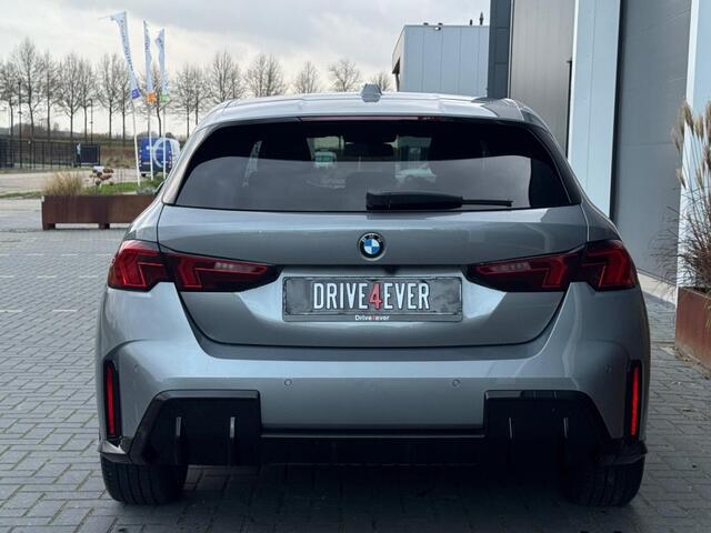 BMW 1-SERIE 120i M PACK 2025 LEDER SPORTVELGEN H&K LED WIDESCREEN