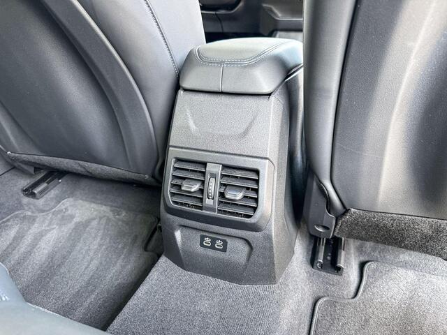 BMW 1-SERIE 120 M-Sport Pro / 19'' / Adaptieve LED koplampen / Stuurwielrandverwarming / Stoelverwarming / Comfort Acces / Getinte ramen