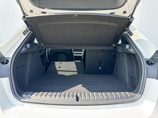 BMW 1-SERIE 120 M-Sport Pro / 19'' / Adaptieve LED koplampen / Stuurwielrandverwarming / Stoelverwarming / Comfort Acces / Getinte ramen