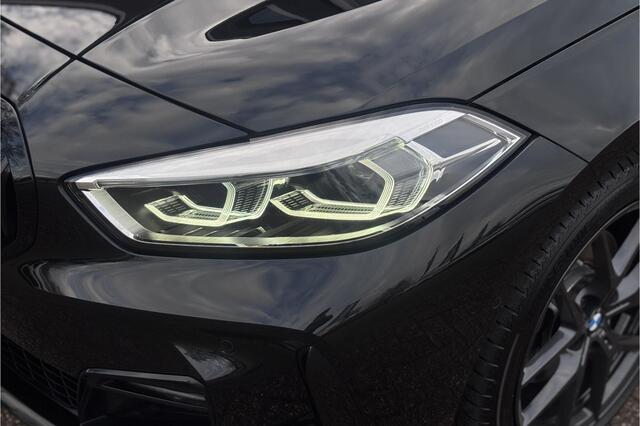 BMW 1-SERIE 118i M-Sport | Sportleder | Camera | Harman Kardon | Trekhaak | Comfort Access