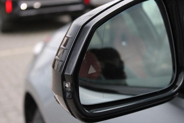 BMW 1-SERIE M135 xDrive High Executive M Sport Automaat / Panoramadak / M Sportstoelen / M Adaptief onderstel / Adaptieve LED / Parking Assistant Plus / Head-Up / Harman-Kardon