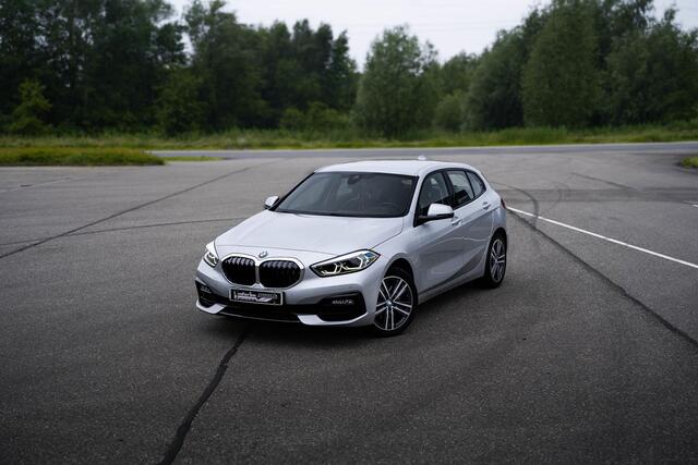 BMW 1-SERIE 118i Business Edition NAP Sportstoelen Leder/stof Led koplampen Apple Carplay PDC v+A