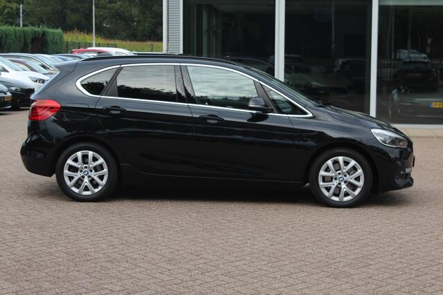 BMW 2-SERIE Active Tourer 225xe iPerformance High Exe. / Panoramadak / Camera / Head-up / Leder / Keyless / Navigatie / DAB / Stuurverwarming / Cruise Control