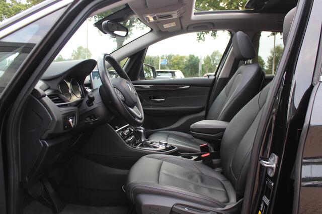 BMW 2-SERIE Active Tourer 225xe iPerformance High Exe. / Panoramadak / Camera / Head-up / Leder / Keyless / Navigatie / DAB / Stuurverwarming / Cruise Control