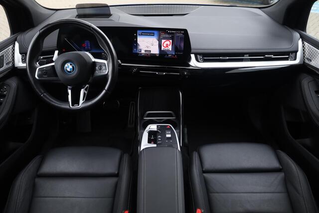 BMW 2-SERIE Active Tourer 230e xDrive 326PK / 240kW, Alarm klasse III, comfort pakket (hifi premium + elektrisch verstelbare bestuurdersstoel), driving assistance professional (adaptieve cruise control (acc), dodehoek sensor, rijbaan assistentie), innovation pack (he